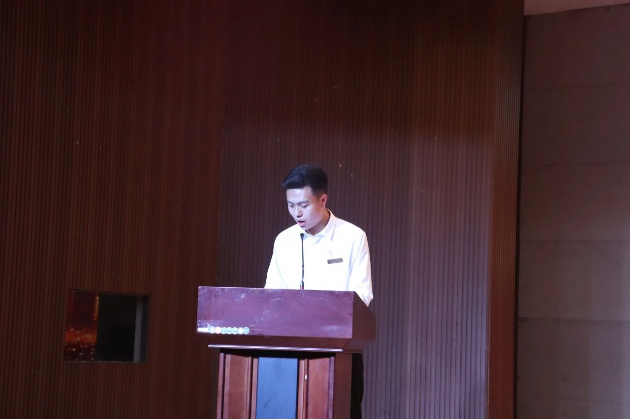 “崇德尚學(xué)揚師道，鋒華正茂育新人”三月份教育學(xué)院表彰大會