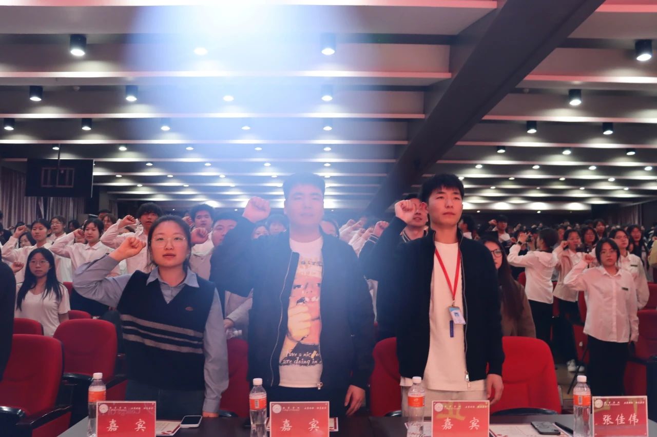 “崇德尚學(xué)揚師道，鋒華正茂育新人”三月份教育學(xué)院表彰大會