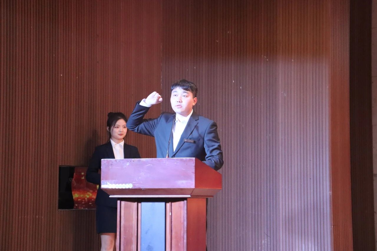“崇德尚學(xué)揚師道，鋒華正茂育新人”三月份教育學(xué)院表彰大會