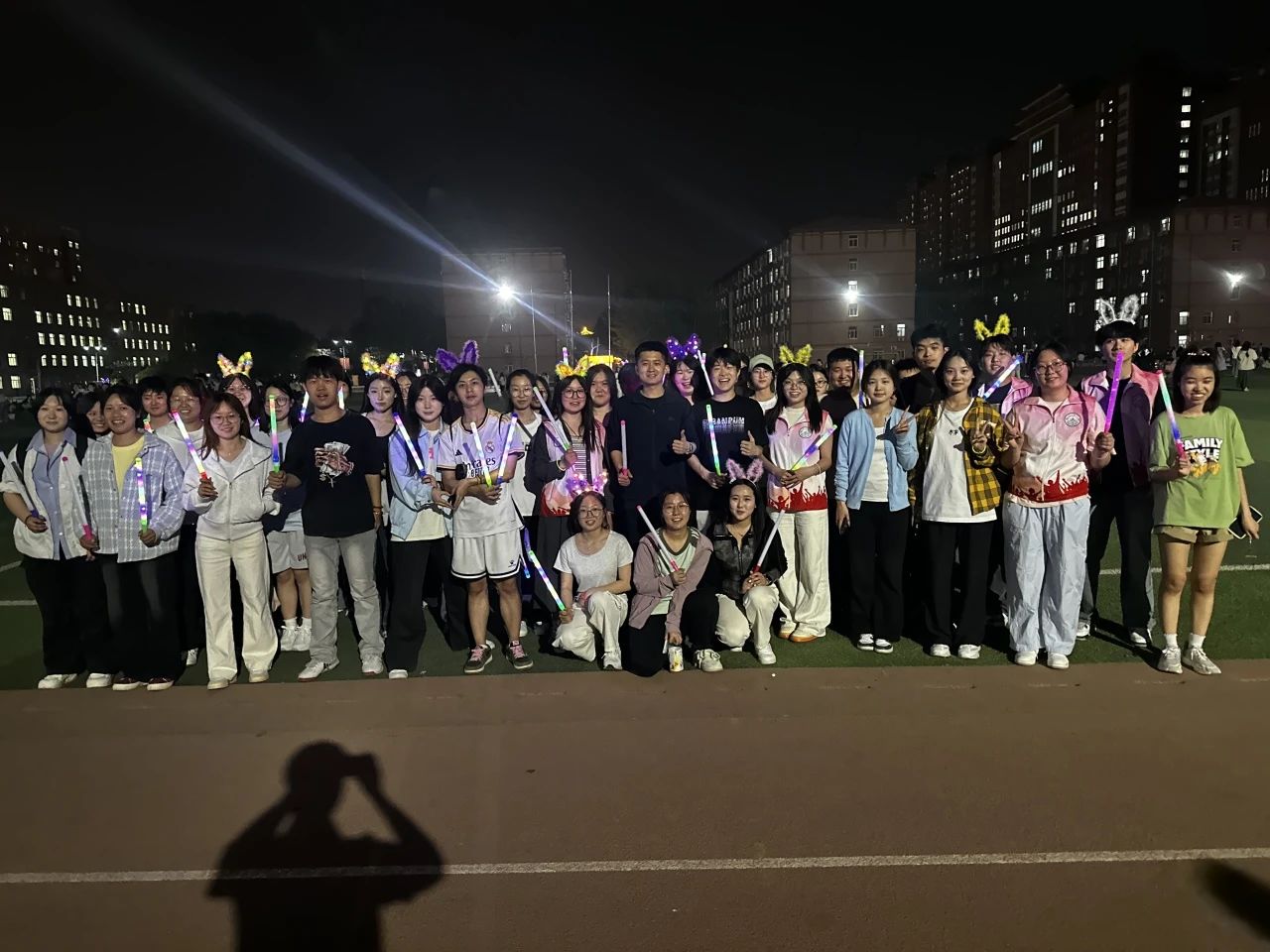 “躍動微光，教育逐光”熒光夜跑活動開幕式圓滿完成