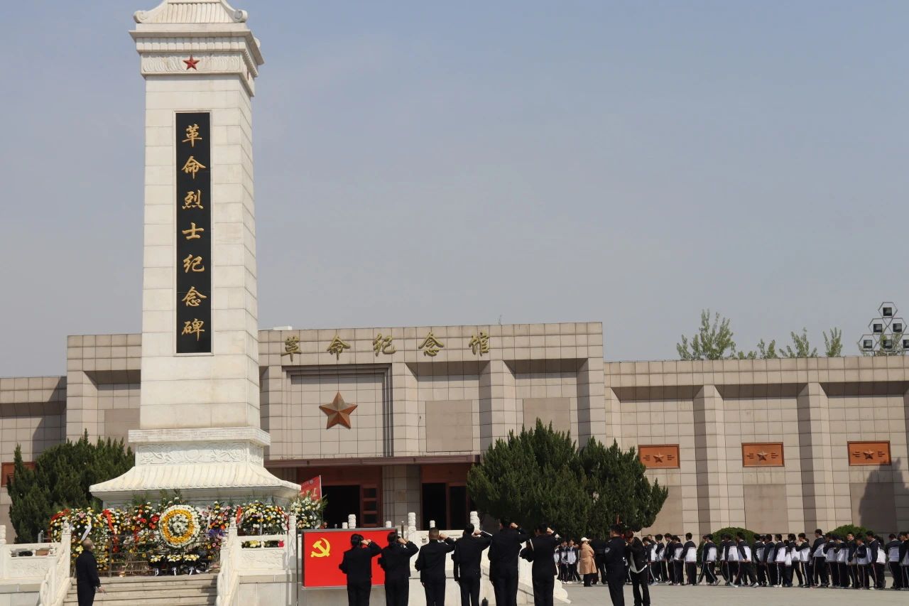 祭英烈忠魂，承時代風骨——烈士陵園祭掃之行