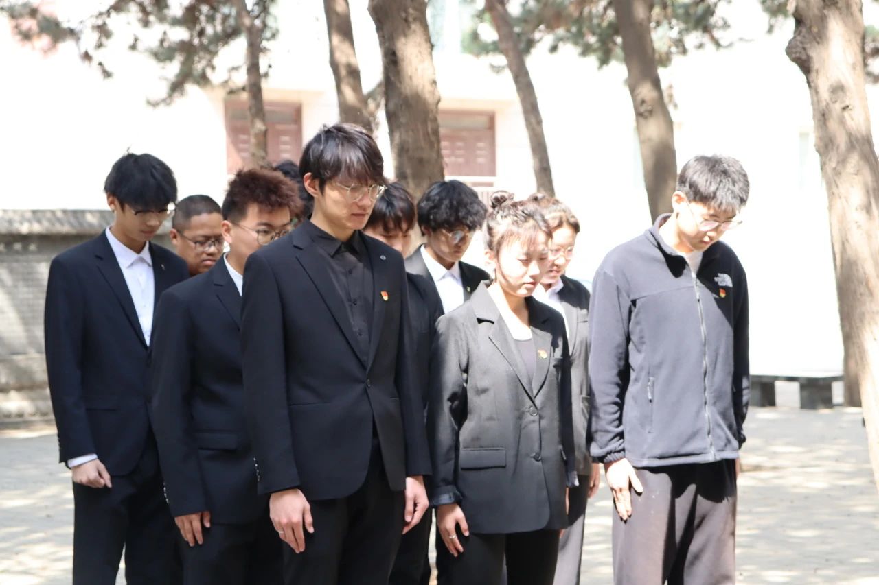 祭英烈忠魂，承時代風骨——烈士陵園祭掃之行