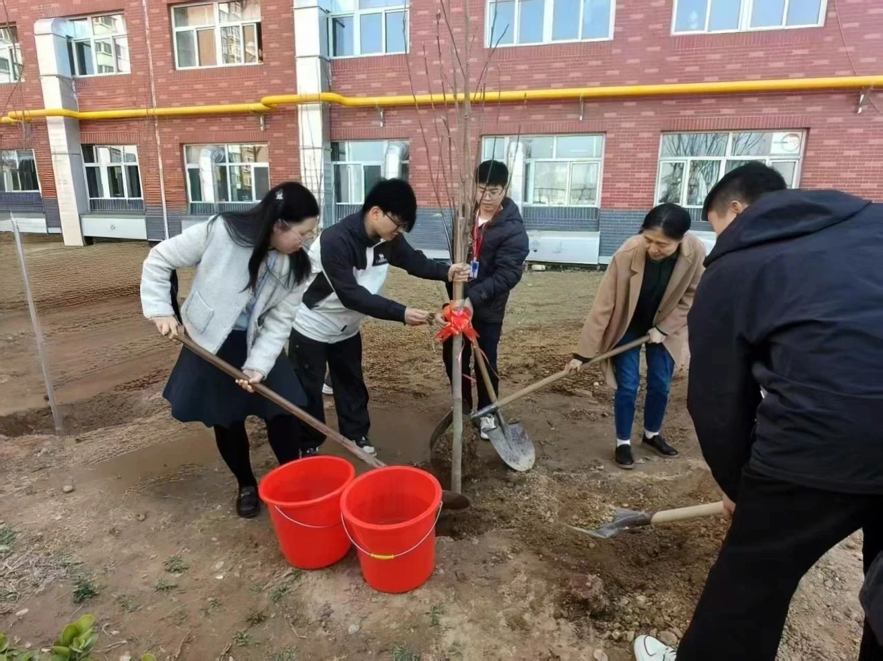 學(xué)習(xí)雷鋒精神，踐行教育使命——教育學(xué)院雷鋒月志愿服務(wù)活動(dòng)