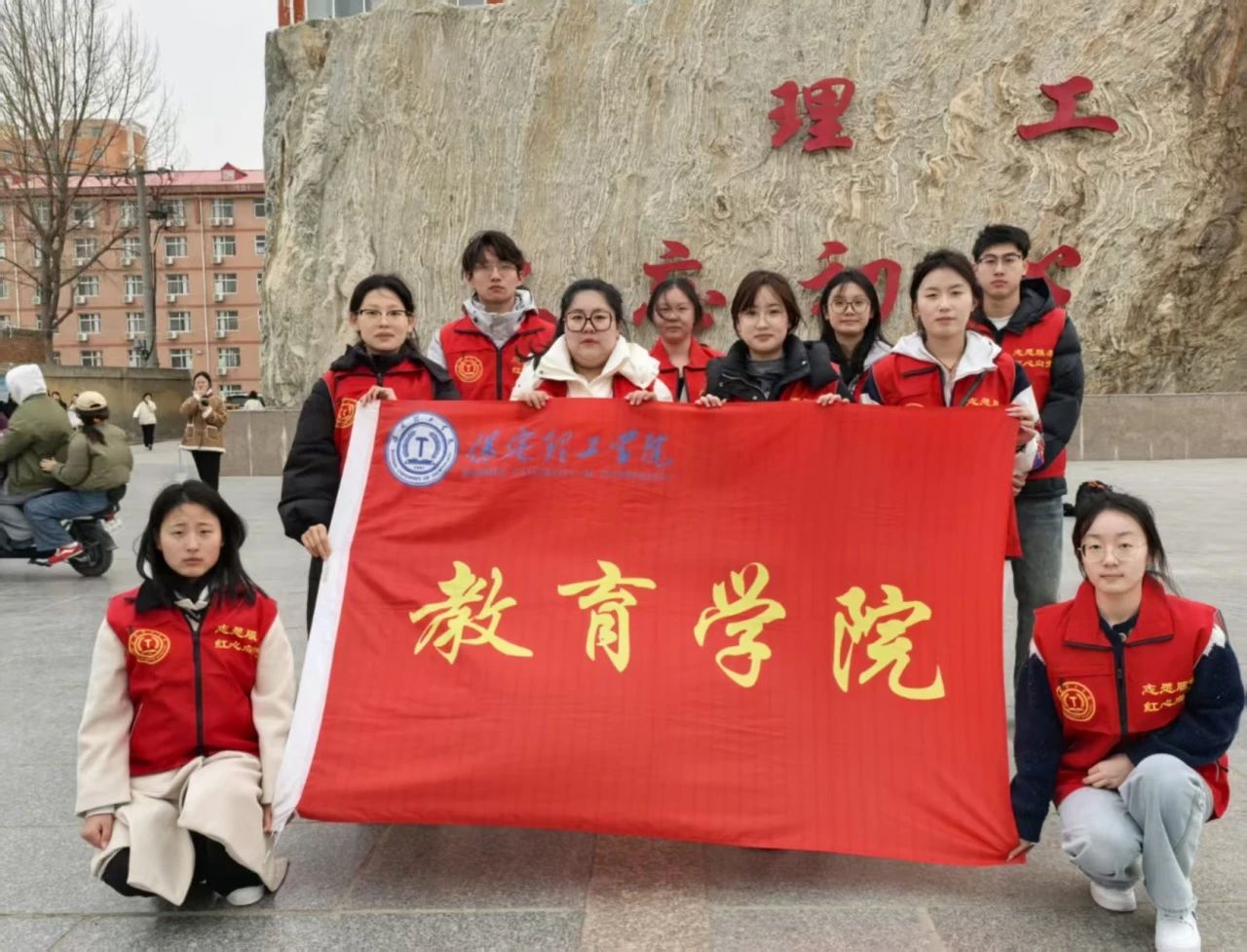 學生支部 “學”途有愛，黨員護航--小學交通志愿服務行動