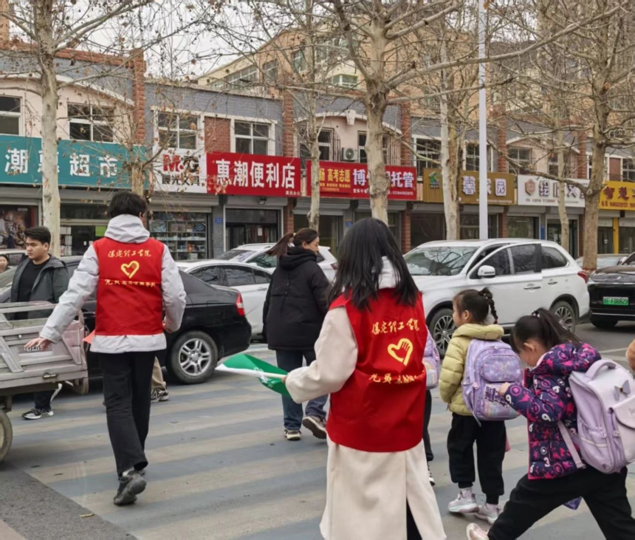 學生支部 “學”途有愛，黨員護航--小學交通志愿服務行動