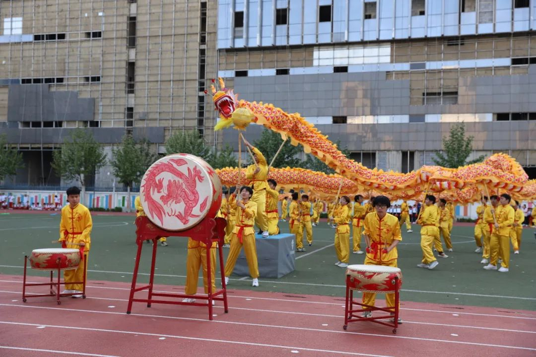 龍舞翩躚潤童心，美育芳華育幼苗