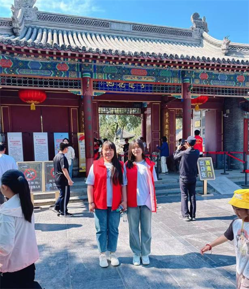 外國(guó)語學(xué)院學(xué)子五一志愿活動(dòng)：傳遞文化薪火，彰顯青春擔(dān)當(dāng)