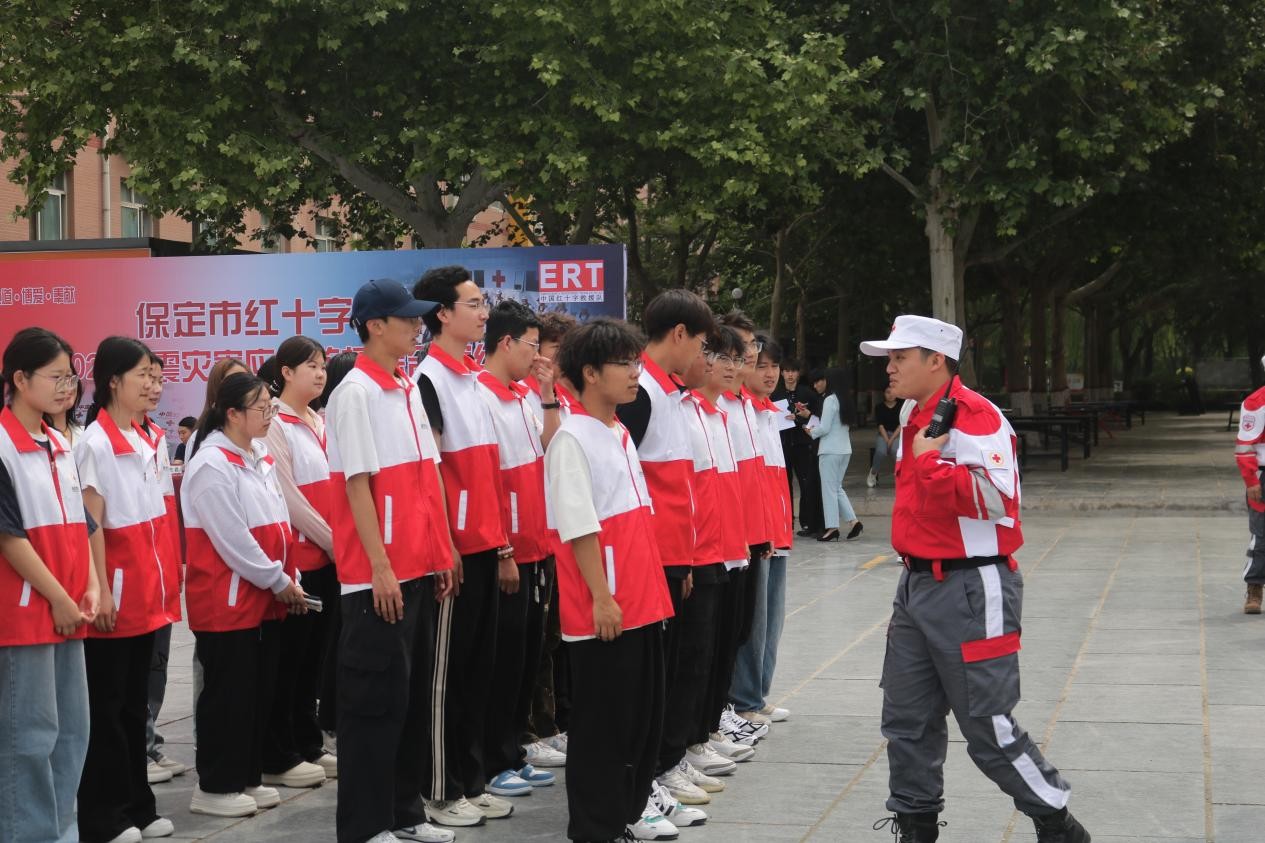 保定理工學(xué)院康復(fù)醫(yī)學(xué)院與保定市紅十字會聯(lián)合舉辦2025年地震災(zāi)害應(yīng)急救援綜合演練