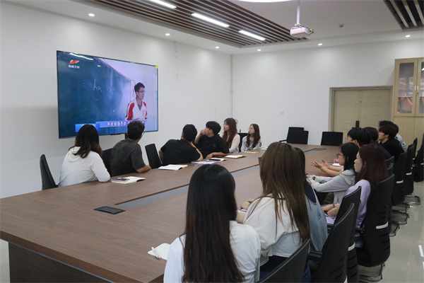 保定理工學院經濟學院學習習近平總書記給謝依特小學戍邊支教西部計劃志愿者服務隊隊員回信精神專題學習活動
