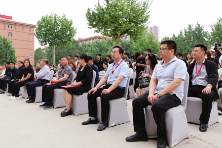 保定理工學院藝術學院2025屆畢業設計作品展盛大開幕，校企共賞藝術盛宴