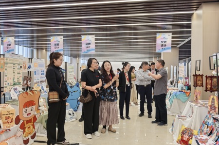 保定理工學院藝術學院2025屆畢業設計作品展盛大開幕，校企共賞藝術盛宴