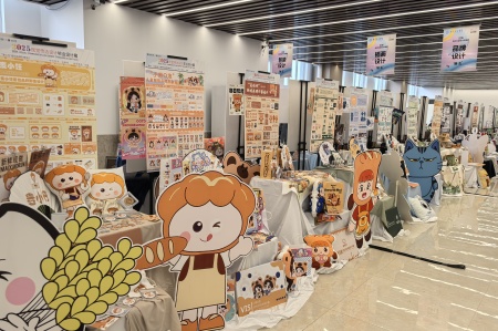 保定理工學院藝術學院2025屆畢業設計作品展盛大開幕，校企共賞藝術盛宴