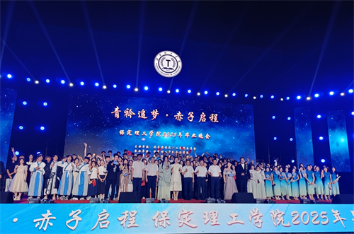 校園尋跡承師韻，家校同銘畢業情