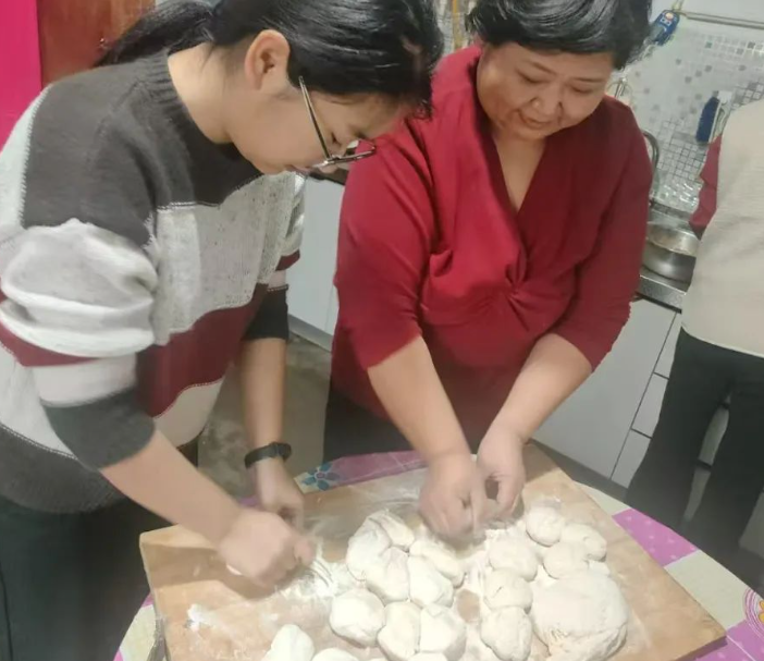 孝老愛親傳佳話，弘揚美德樹新風——感恩教育