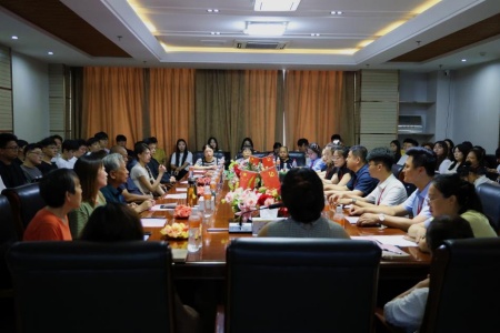 “家校藝站，共赴新程”藝術(shù)學院2025屆畢業(yè)典禮暨家長接待日圓滿舉行