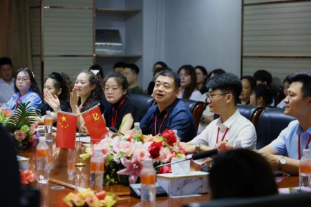 “家校藝站，共赴新程”藝術(shù)學院2025屆畢業(yè)典禮暨家長接待日圓滿舉行