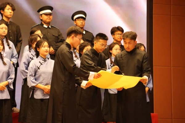 保定理工學(xué)院2025年“青春力量·經(jīng)典傳承”馬列經(jīng)典誦讀大賽圓滿落幕
