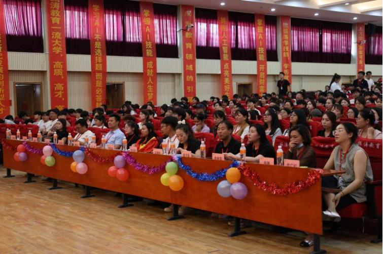 “撥穗正冠 禮成芳華”藝術學院2025屆畢業典禮暨學位授予儀式完美收官