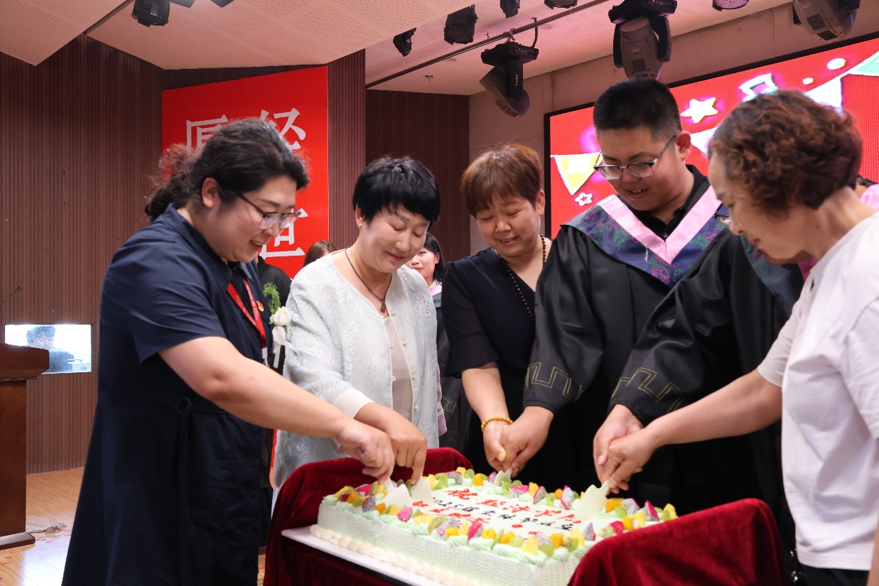 【畢業(yè)序章，新程啟航】保定理工學(xué)院經(jīng)濟(jì)學(xué)院2025屆畢業(yè)典禮暨學(xué)位授予儀式圓滿落幕