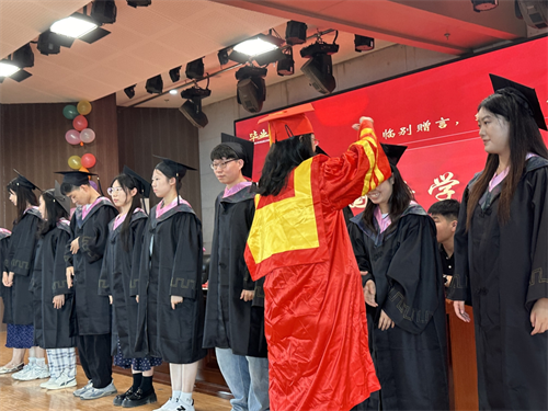 外國(guó)語(yǔ)學(xué)院隆重舉行2025屆畢業(yè)典禮暨學(xué)位授予儀式