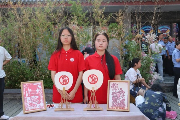 保定理工學(xué)院經(jīng)濟(jì)學(xué)院赤焰鐫藝社：非遺剪紙禁毒作品展，以藝傳情，共筑無毒防線