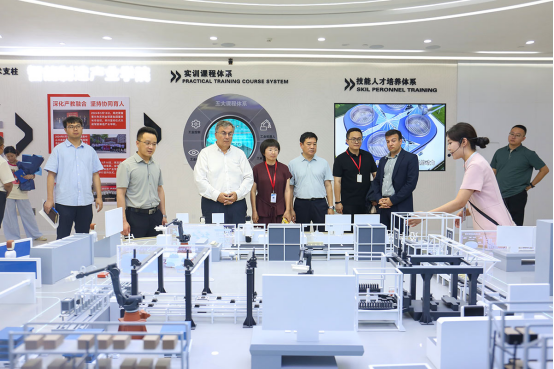 那波勒斯大學(xué)校長訪問保定理工學(xué)院