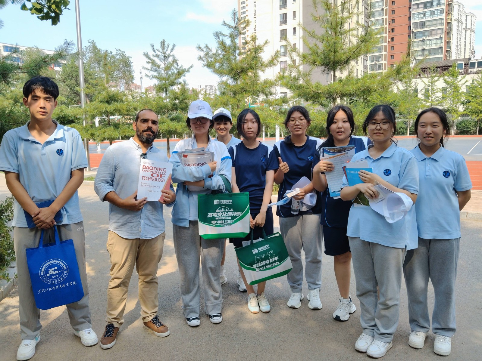 保定理工學(xué)院與那波勒斯大學(xué)攜手亮相三省高考招生咨詢