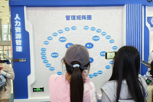 人力資源管理專業學生走進企業 實地體驗行業魅力