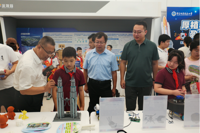 保定理工學院受邀亮相蓮池區科技節：硬核科技展品引領青少年探索未來