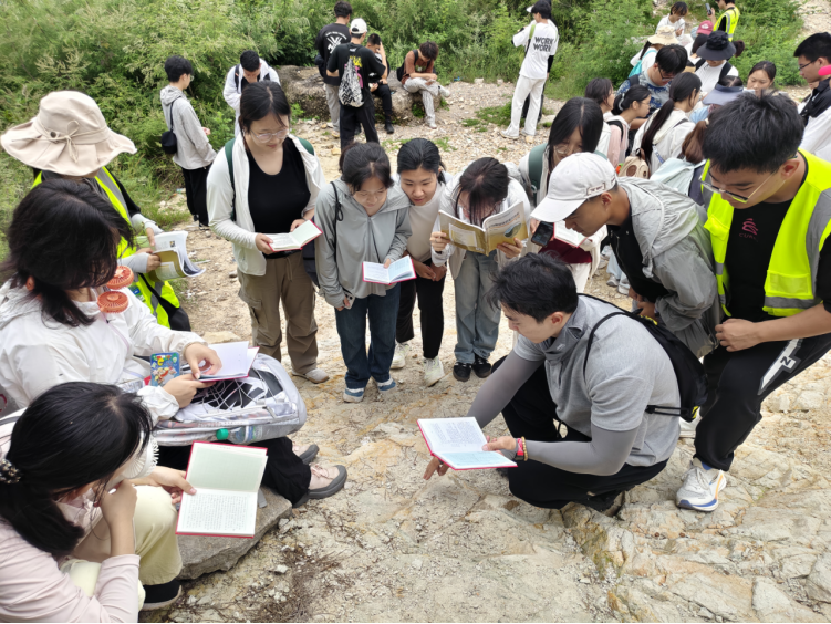 我院地質學專業(yè)學生赴秦皇島開展地質認識實習