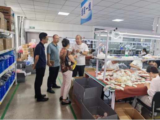 我院師生代表訪企參觀交流