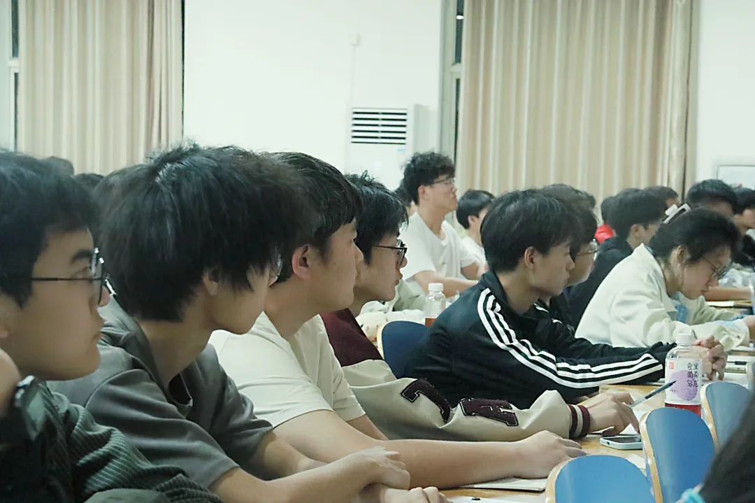 與團同行，共赴青春新征程