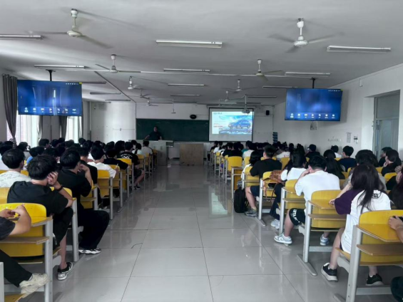解鎖實習新機遇，共探人才培養新路徑?——中國第一汽車集團有限公司鹽城分公司赴我院宣講