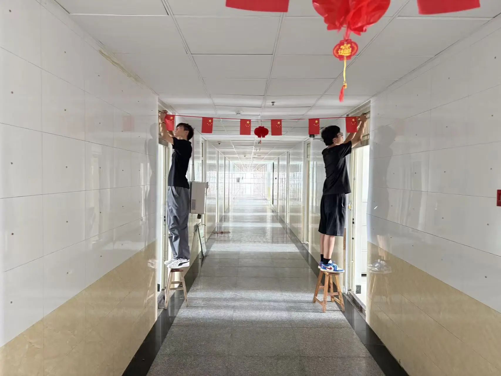 學院備好“暖心禮包” 靜候新同學到來