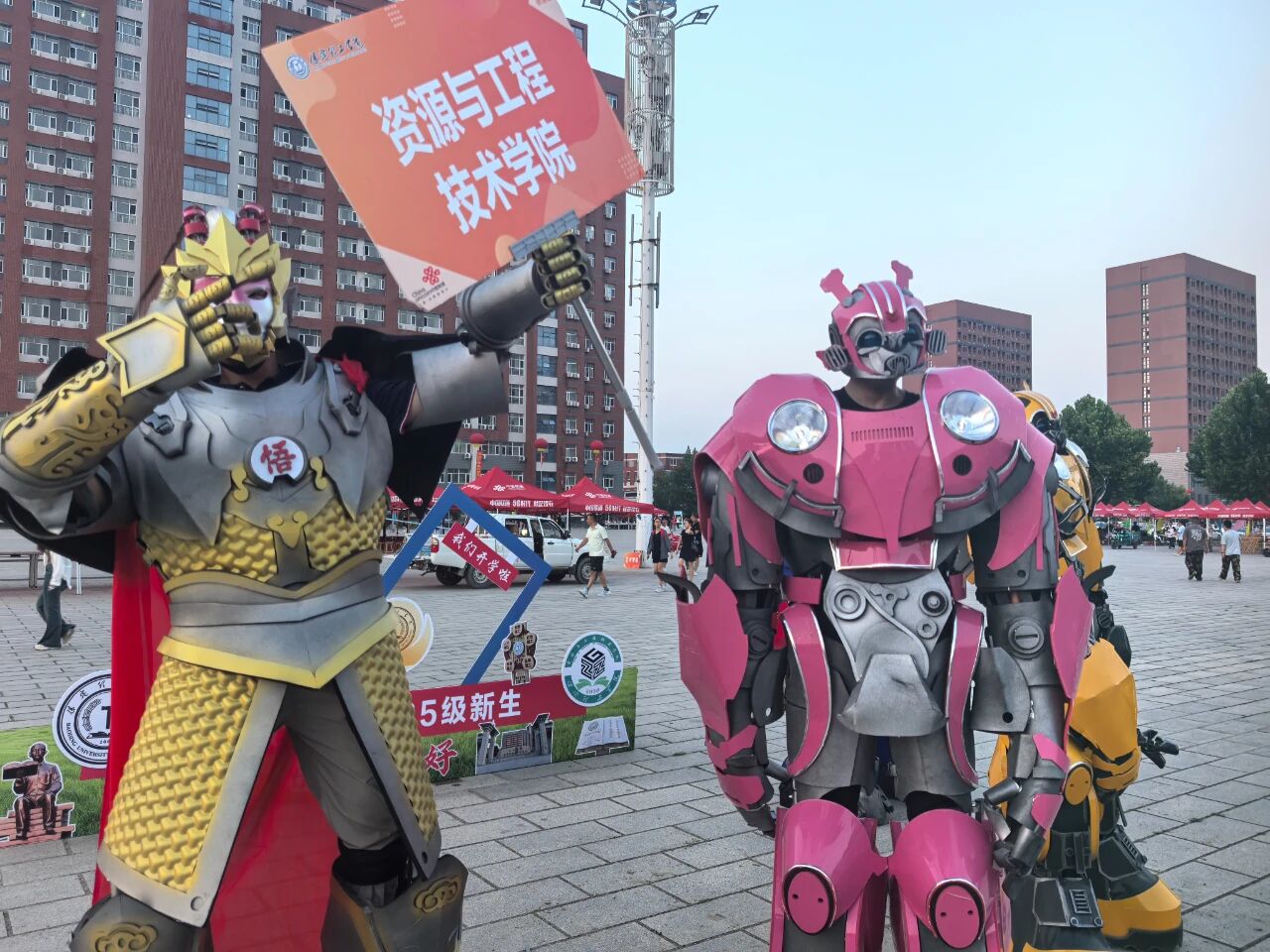 萌趣角色齊上陣 暖心迎接新同學