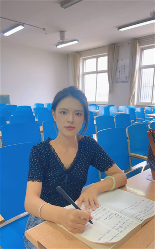 崔靜