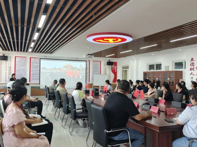 【熱血觀閱兵，奮進(jìn)鑒初心】信息科學(xué)與工程學(xué)院全體師生共賞閱兵儀式，厚植愛國情懷