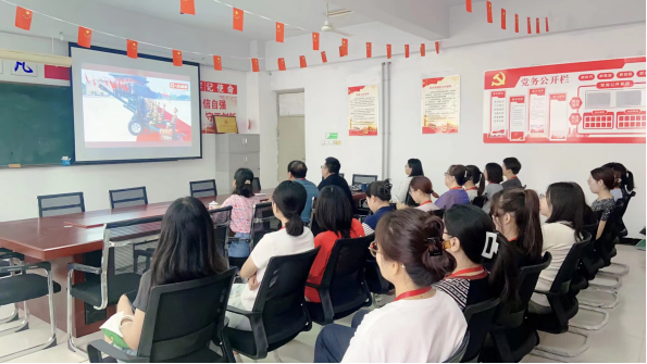 共抒愛國情懷，感受使命榮光 ——會計學院集中觀看“九三閱兵”