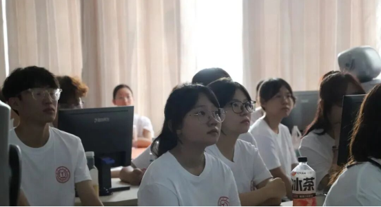 共抒愛國情懷，感受使命榮光 ——會計學院集中觀看“九三閱兵”