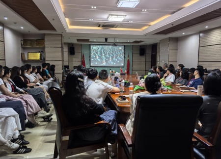 同觀閱兵盛典，銘記歷史榮光——藝術學院師生觀看抗戰(zhàn)勝利80周年閱兵儀式