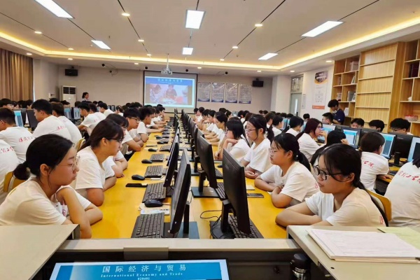 國際經濟與貿易專業2025級新生入學教育圓滿舉行