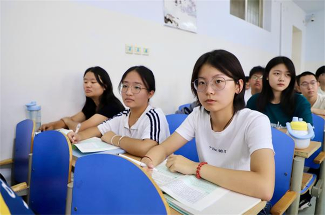 馬克思主義學院組織開展2025級新生弘揚偉大抗戰(zhàn)精神 “思政第一課”活動