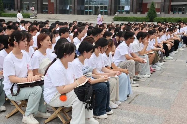 初識校園，共話成長——2025級新生第一次學(xué)生大會圓滿結(jié)束