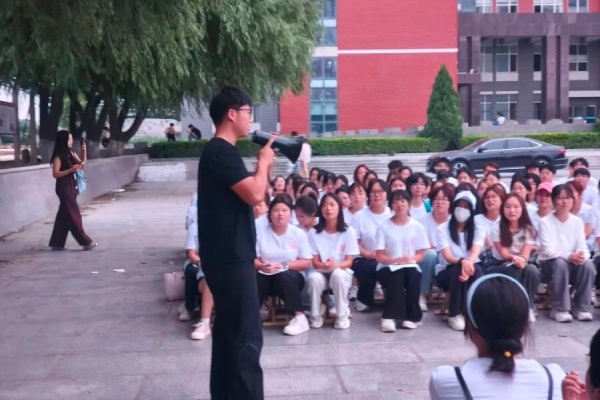初識校園，共話成長——2025級新生第一次學(xué)生大會圓滿結(jié)束