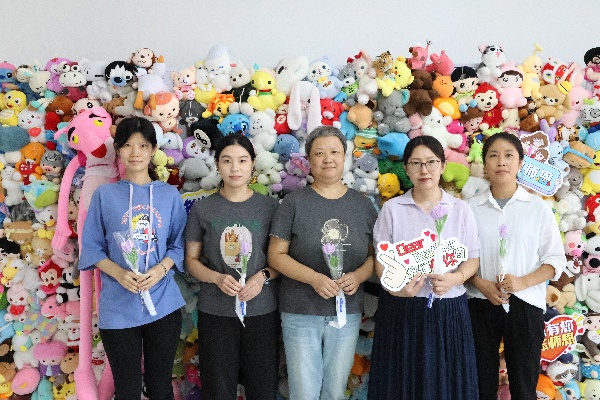 濃情謝師恩，定格教育情——保定理工學院經濟學院教師節主題拍照活動溫情啟辦