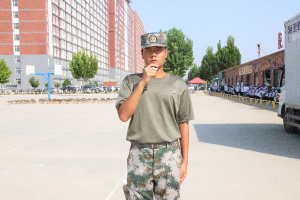 殷殷寄語，助夢遠航——康復醫學院軍訓教官訪談