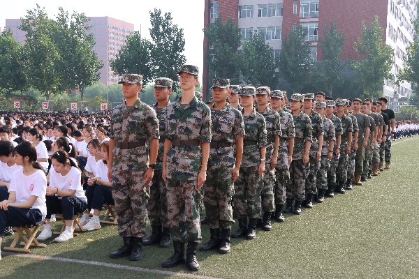 殷殷寄語，助夢遠航——康復醫學院軍訓教官訪談