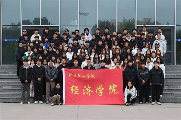 經(jīng)濟(jì)學(xué)院2025-2026學(xué)年班干部培訓(xùn)活動圓滿落幕