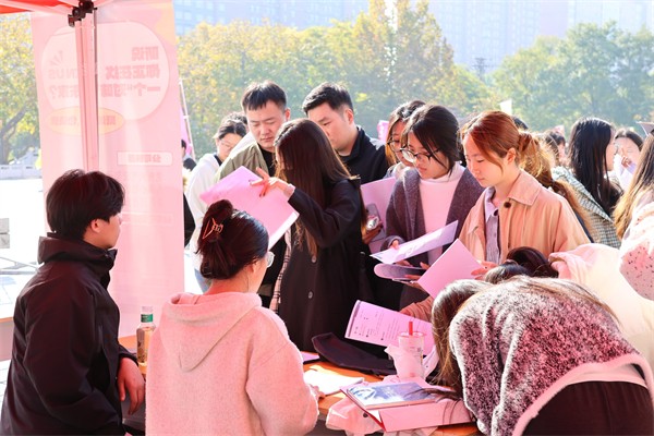 秋季雙選會現場直擊——今天，你投了嗎？
