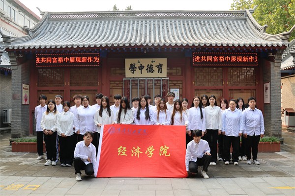 保定理工學(xué)院經(jīng)濟(jì)學(xué)院舉行2025上半年第38期發(fā)展團(tuán)員入團(tuán)儀式暨留法勤工儉學(xué)運(yùn)動(dòng)紀(jì)念館主題教育活動(dòng)